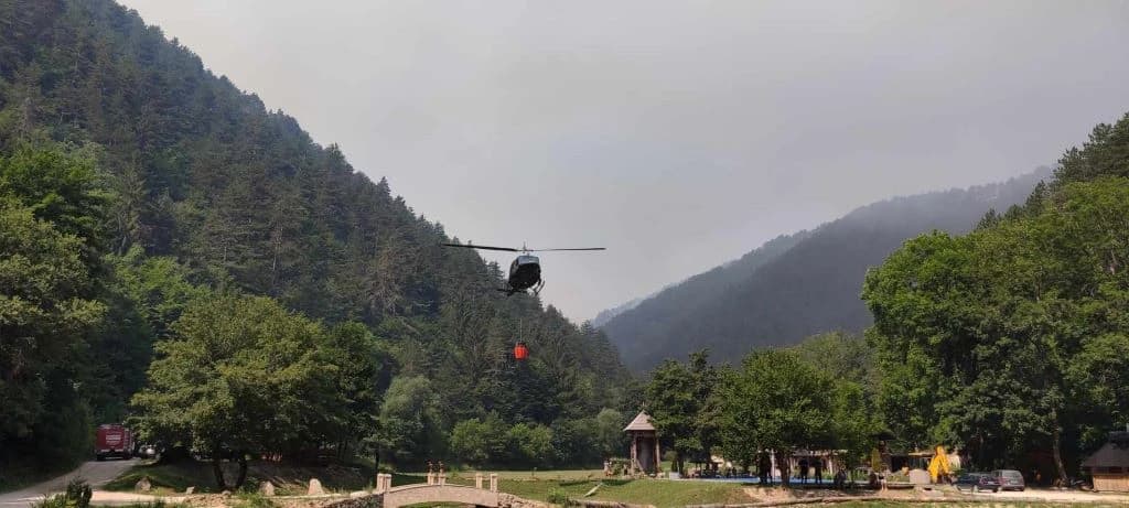 Helikopteri Oružanih snaga od jutarnjih sati gase požar u blizini Bugojna