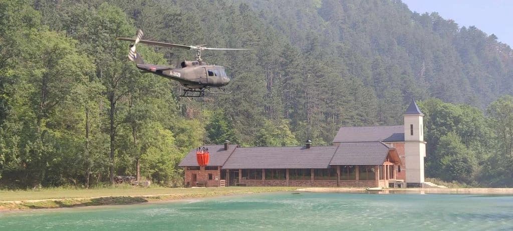 Helikopteri Oružanih snaga od jutarnjih sati gase požar u blizini Bugojna