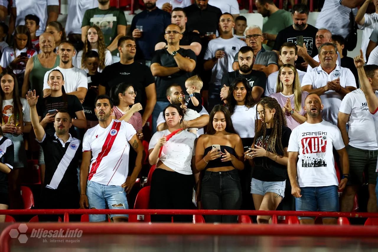 Pune tribine u prvoj europskoj utakmici