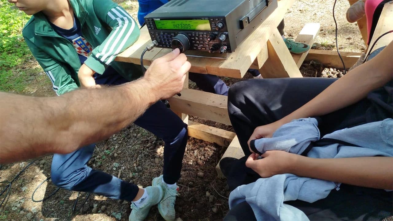 Svijet radioamaterizma predstavljen djeci u kampu na Blidinju