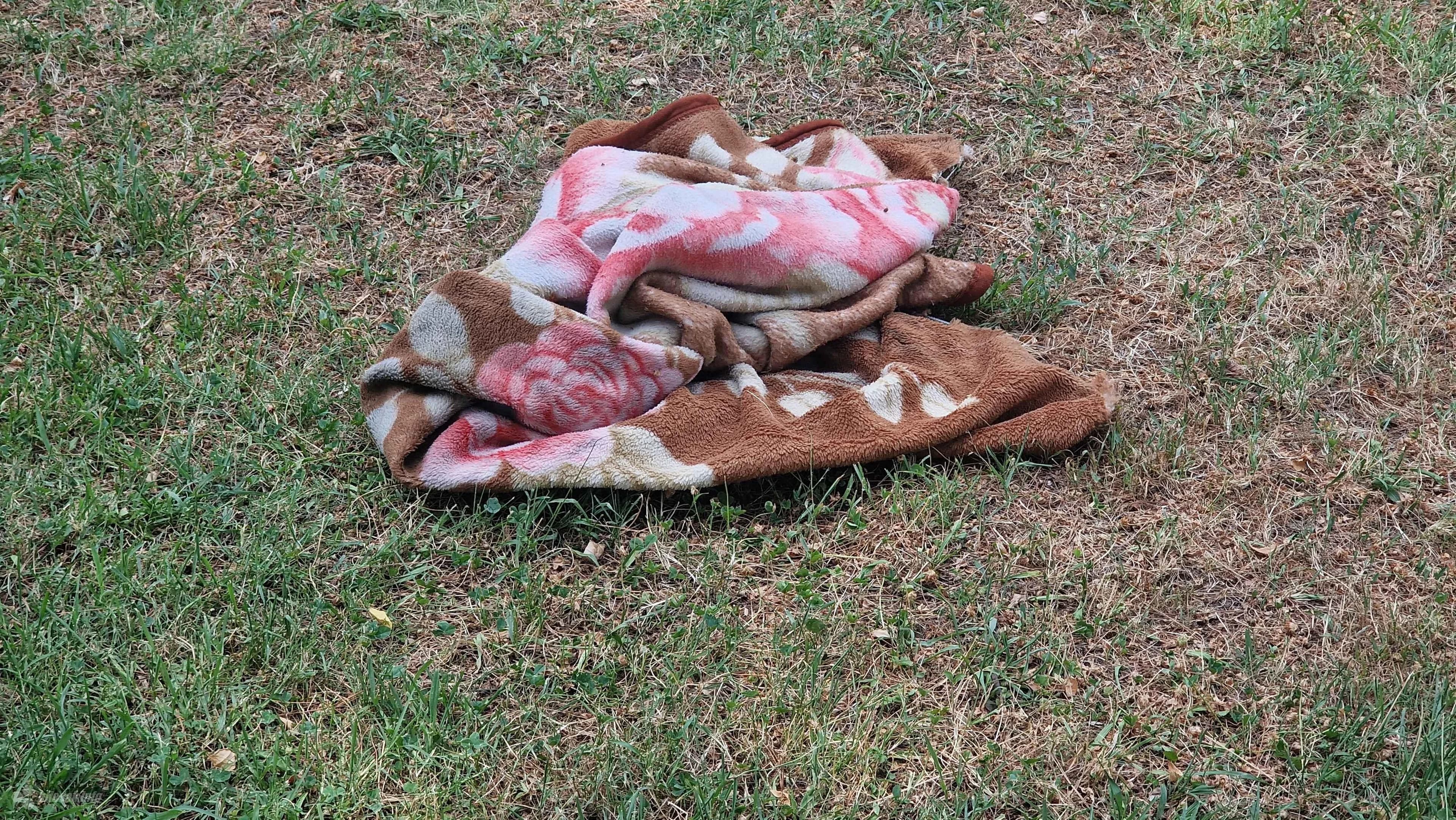 Smeće pobcano u gradskom parku