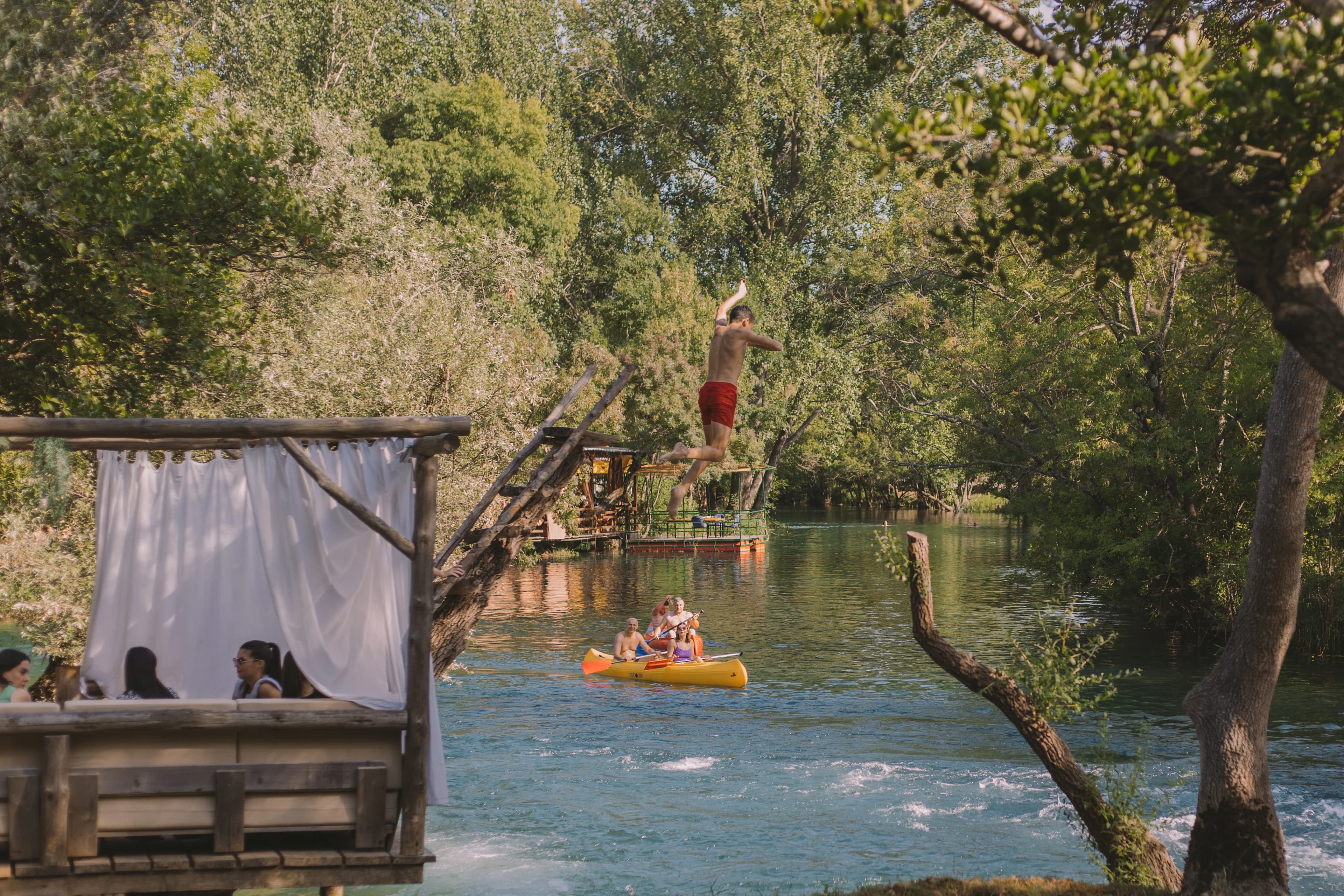 Club Divine na rijeci Trebižat