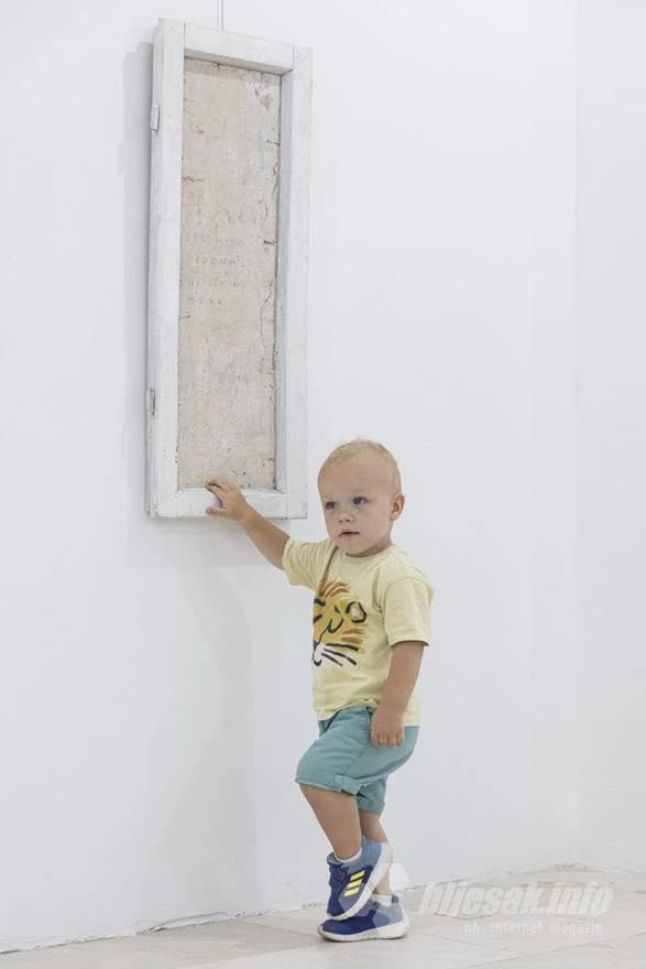 U Mostaru otvorena izložba ''Zidovi plastika i sitna plastika''