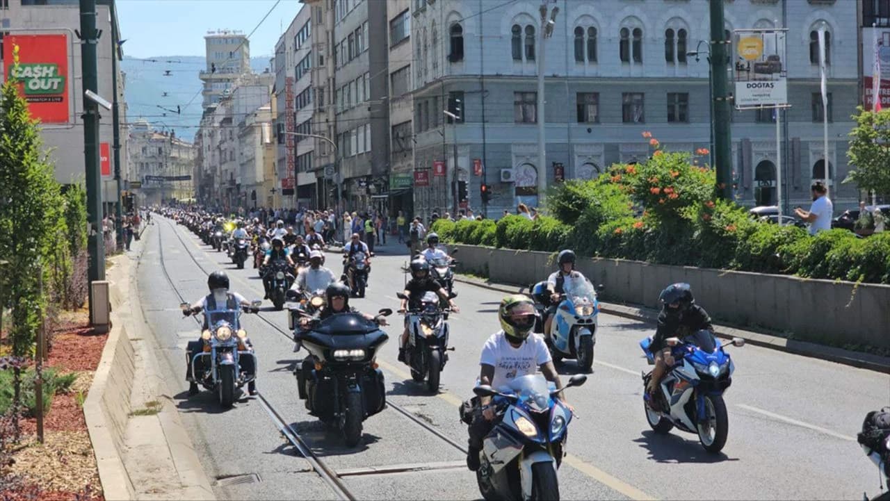 Stotine motociklista iz Sarajeva krenule ka Potočarima