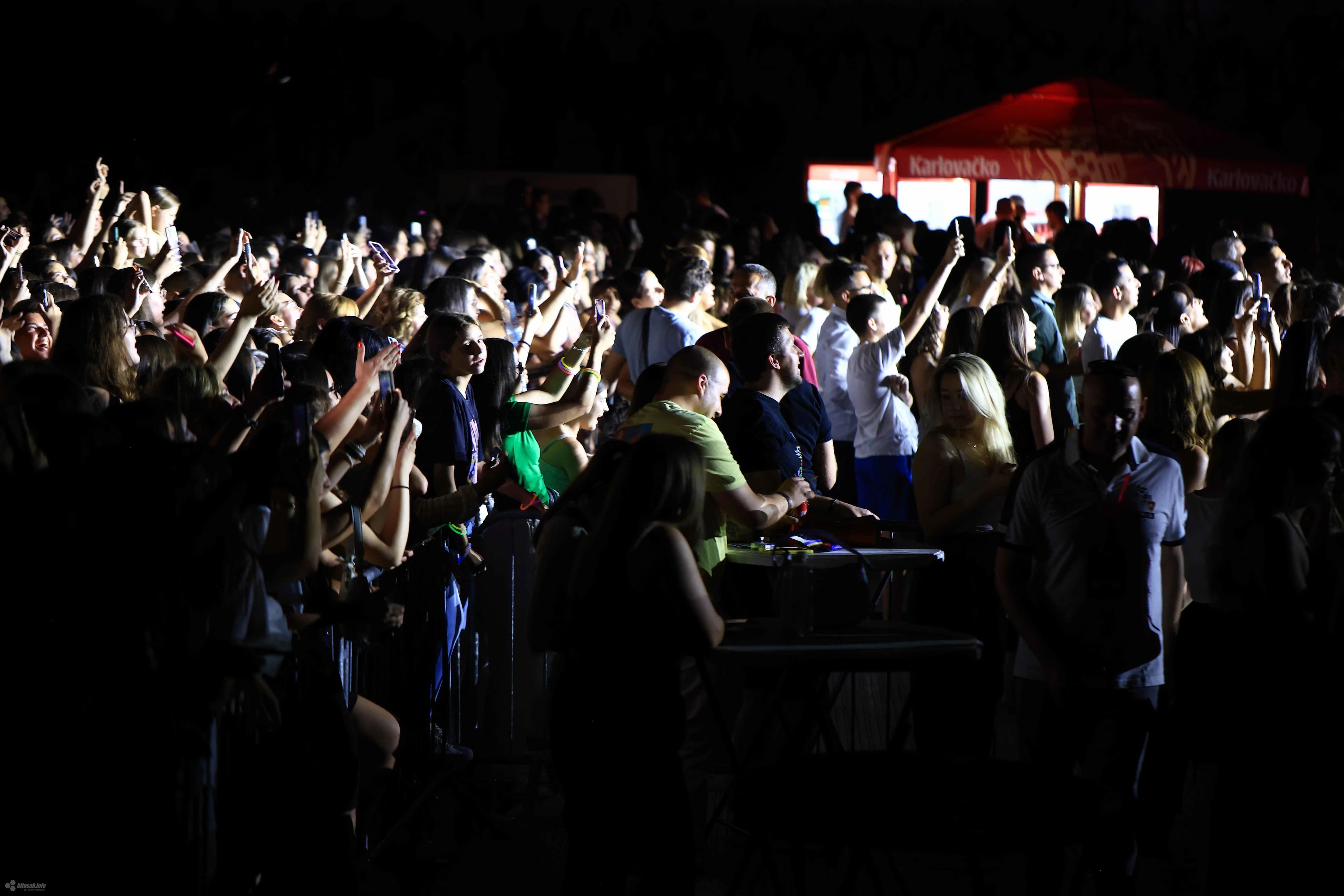 Jelena Rozga oduševila Mostar koncertom na Kantarevcu