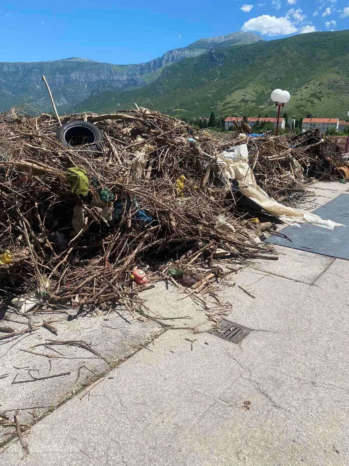 Smeće izvučeno iz Mostarskog jezera 