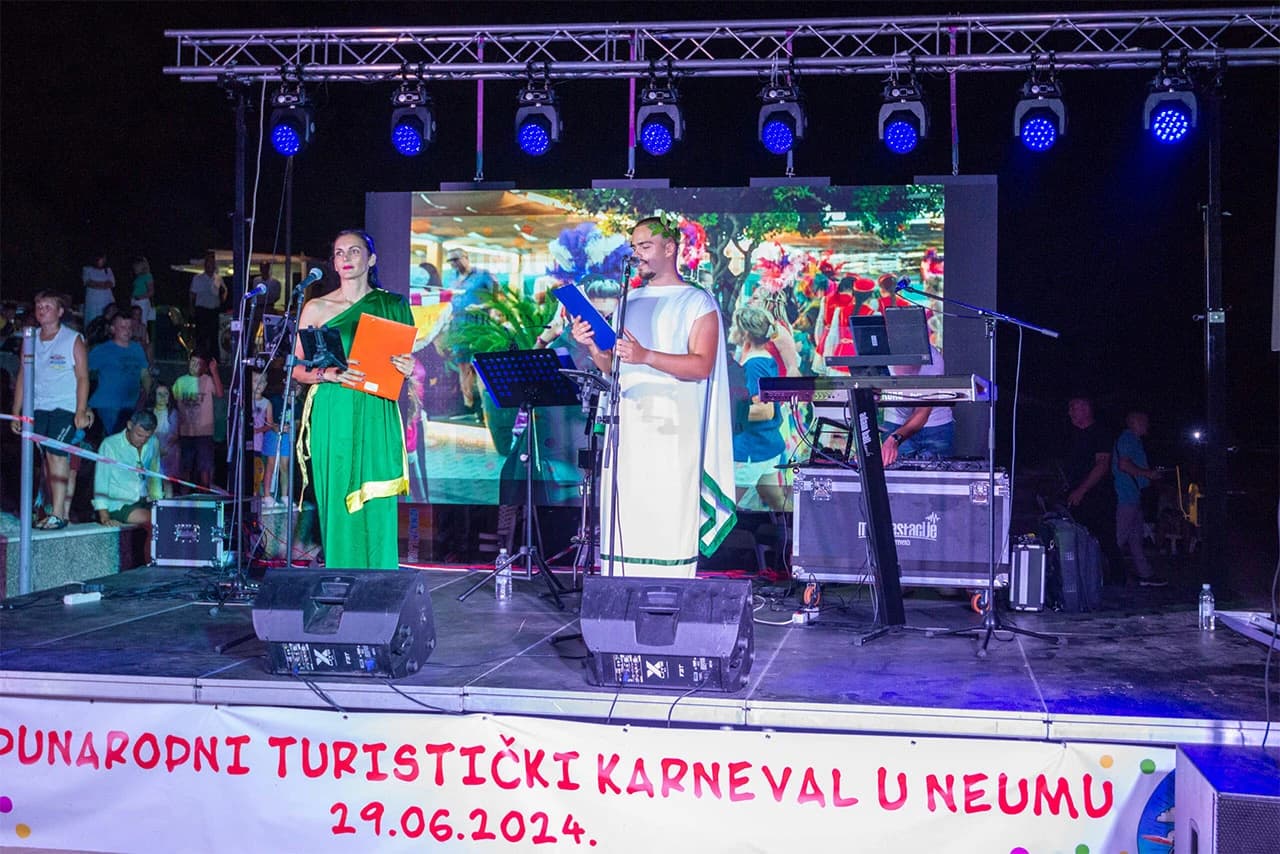 Održan prvi Međunarodni ljetni turistički karneval u Neumu