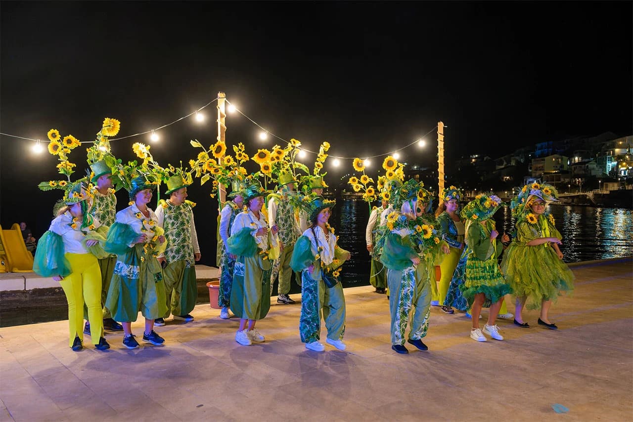 Održan prvi Međunarodni ljetni turistički karneval u Neumu