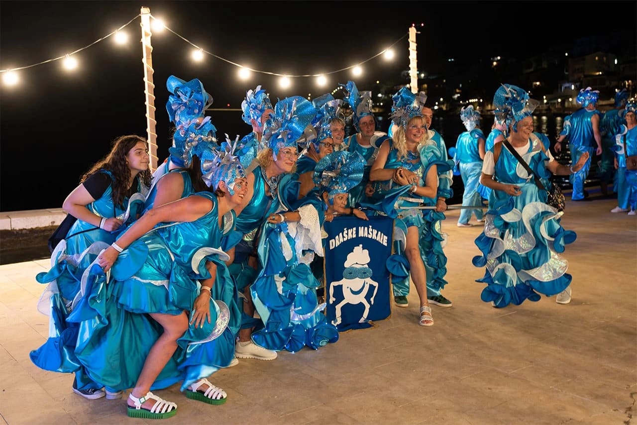 Održan prvi Međunarodni ljetni turistički karneval u Neumu