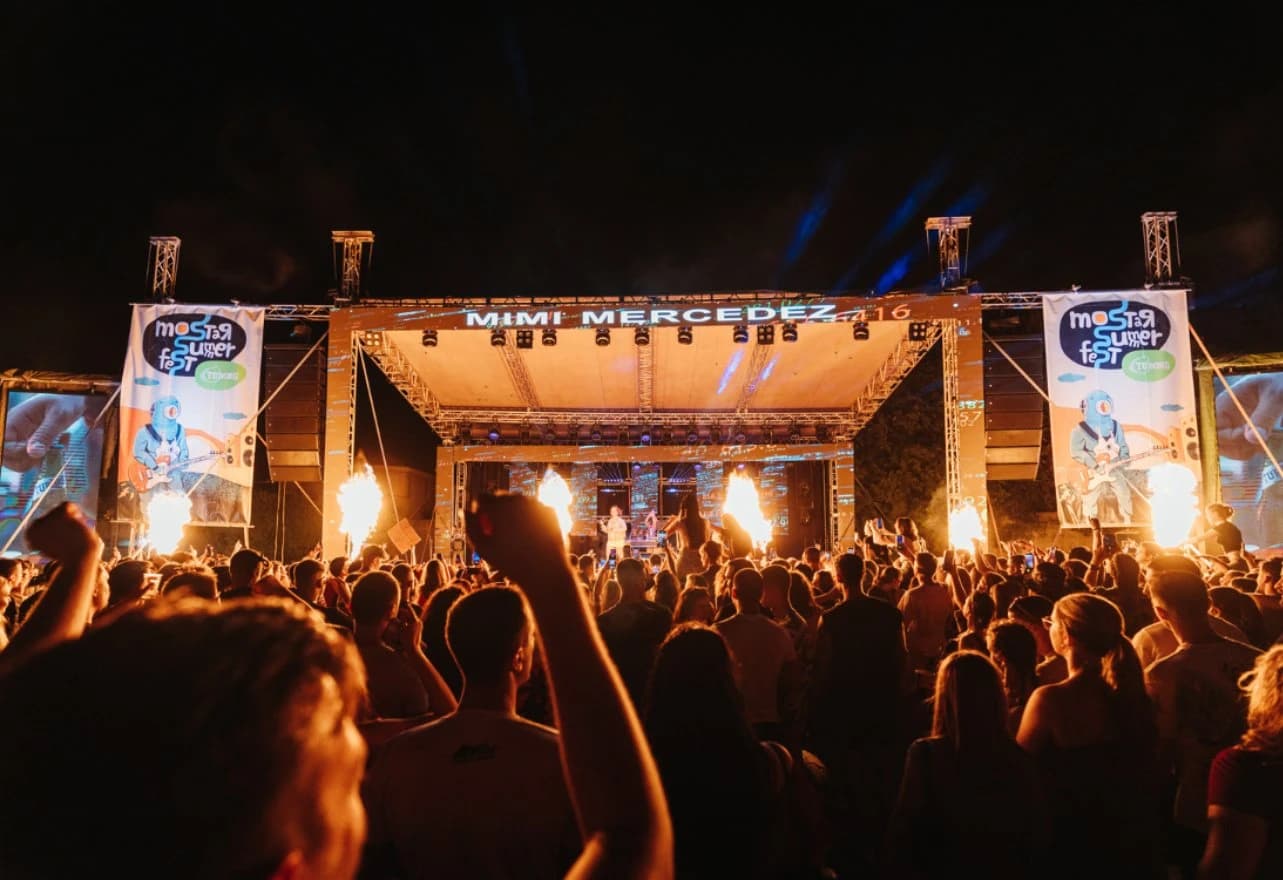 Sat vremena jakog ženskog repa