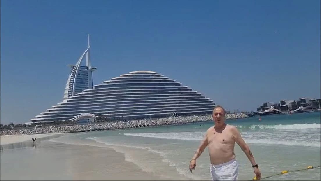 Mladen Grdović na plaži