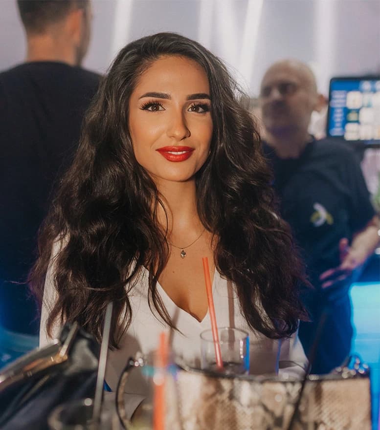 Uvijek luda zabava u klubu Daleka obala 