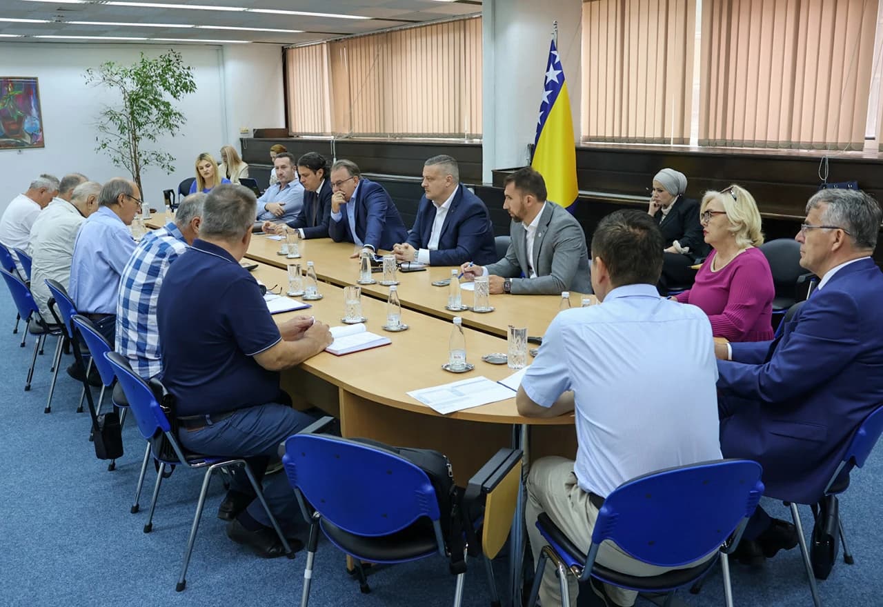 Satsnak umirovljenika i federalnog vrha