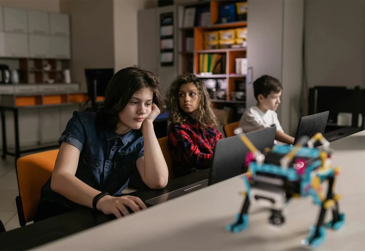 Djeca na satu robotike