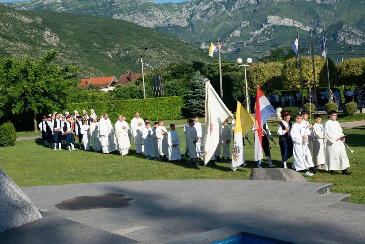 Srce Isusovo i posvetna molitva prije svete Mise