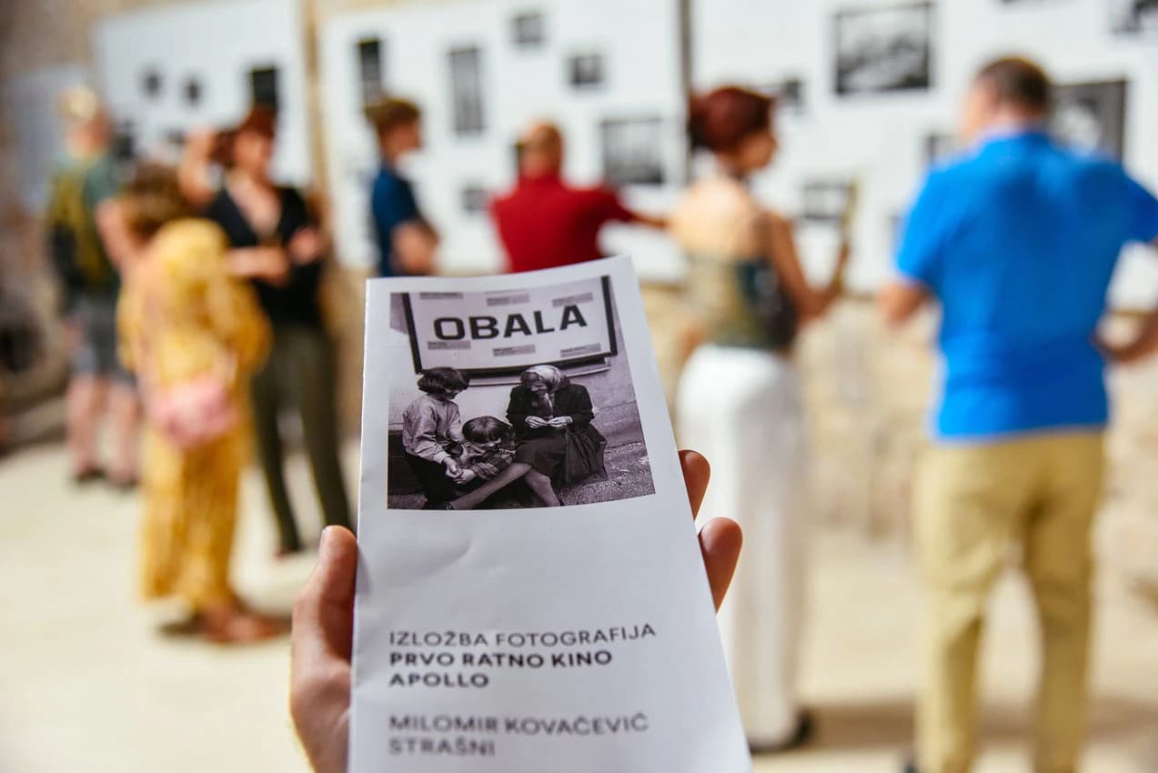 fOTO: izložba fotografija  „Prvo ratno kino Apollo“