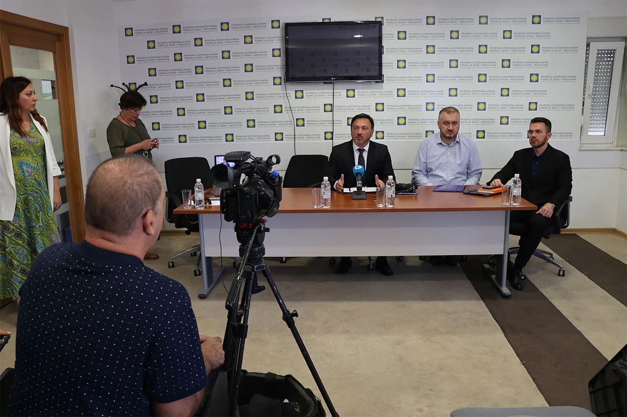 Federalno ministarstvo trgovine je u četvrtak održalo u Mostaru prvu od pet planiranih javnih rasprava o Zakonu o unutarnjoj trgovini FBiH