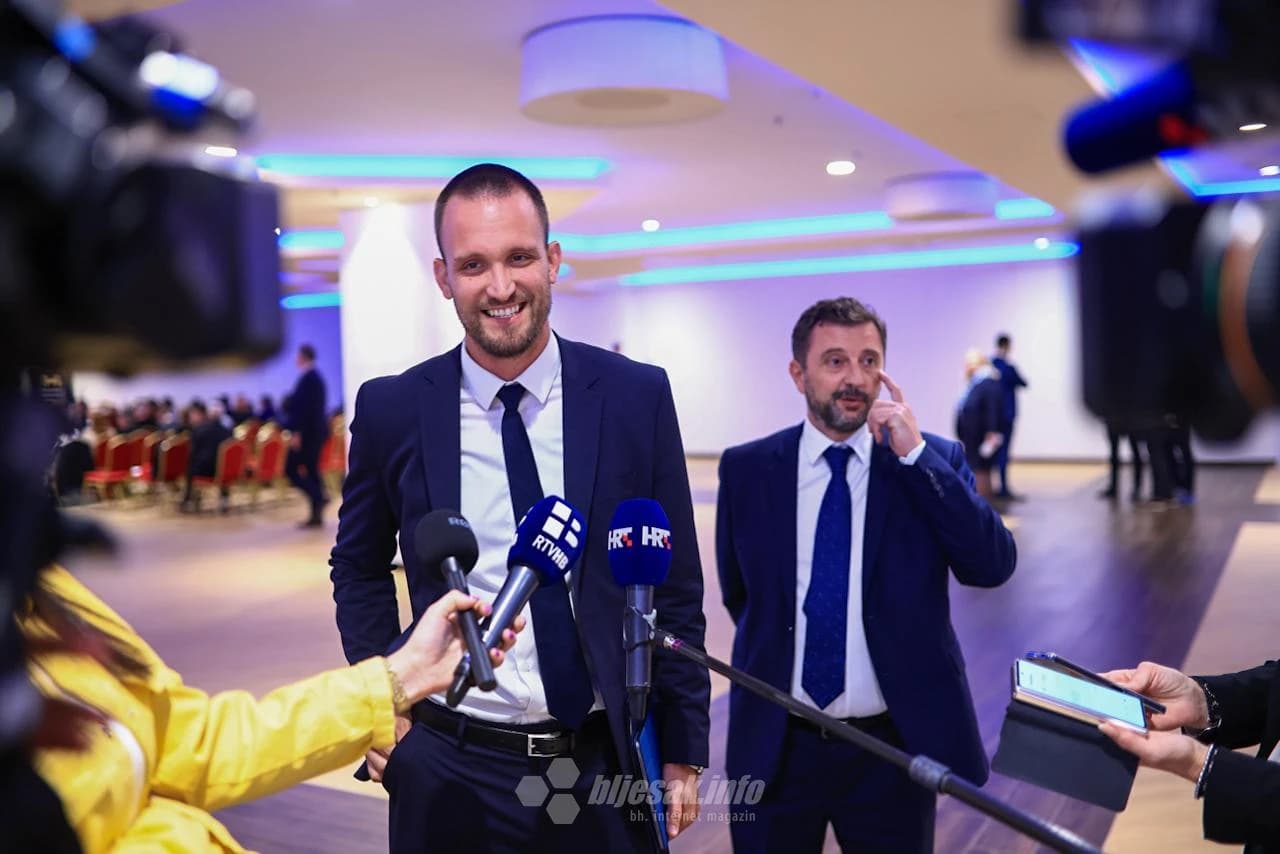 Hrvatski ministar regionalnoga razvoja i fondova Europske unije Šime Erlić i gradonačelnik Grada Mostara Mario Kordić