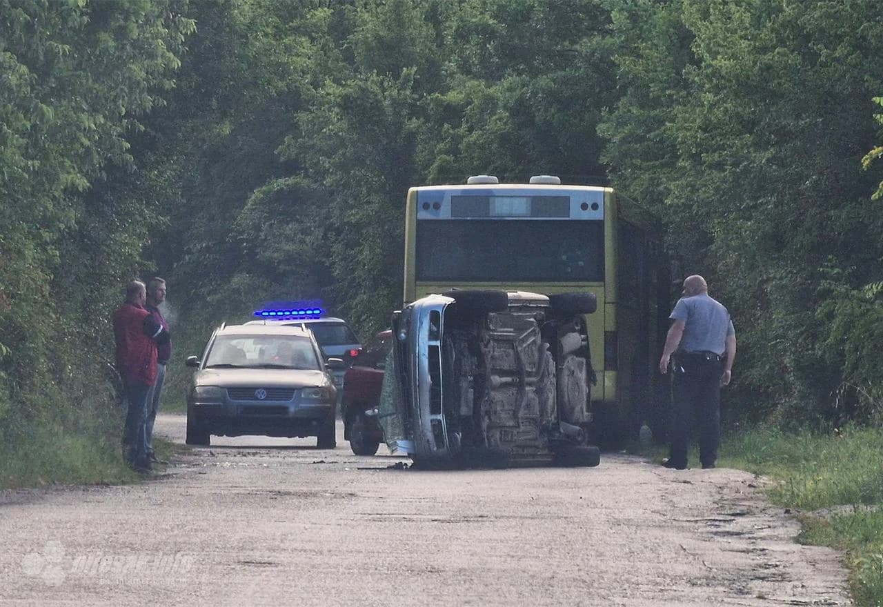 Prevrnulo se vozilo u naselju Humi