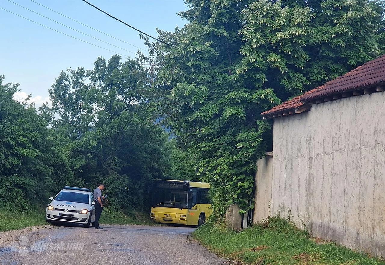 Mostar: Prevrnulo se vozilo u naselju Humi