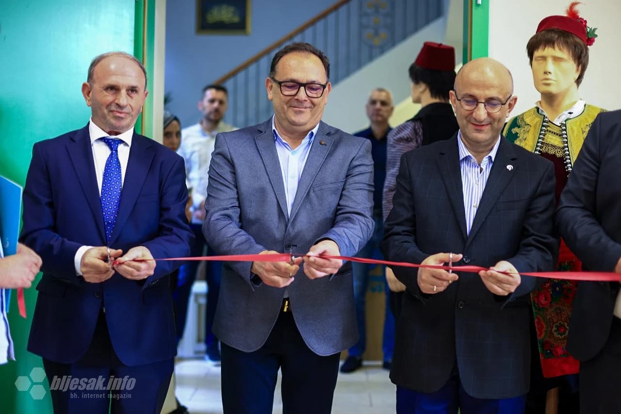 Izložba je u Mostar došla u suradnji Yunus Emre Enstitüsü i Kulturnog centra Travno