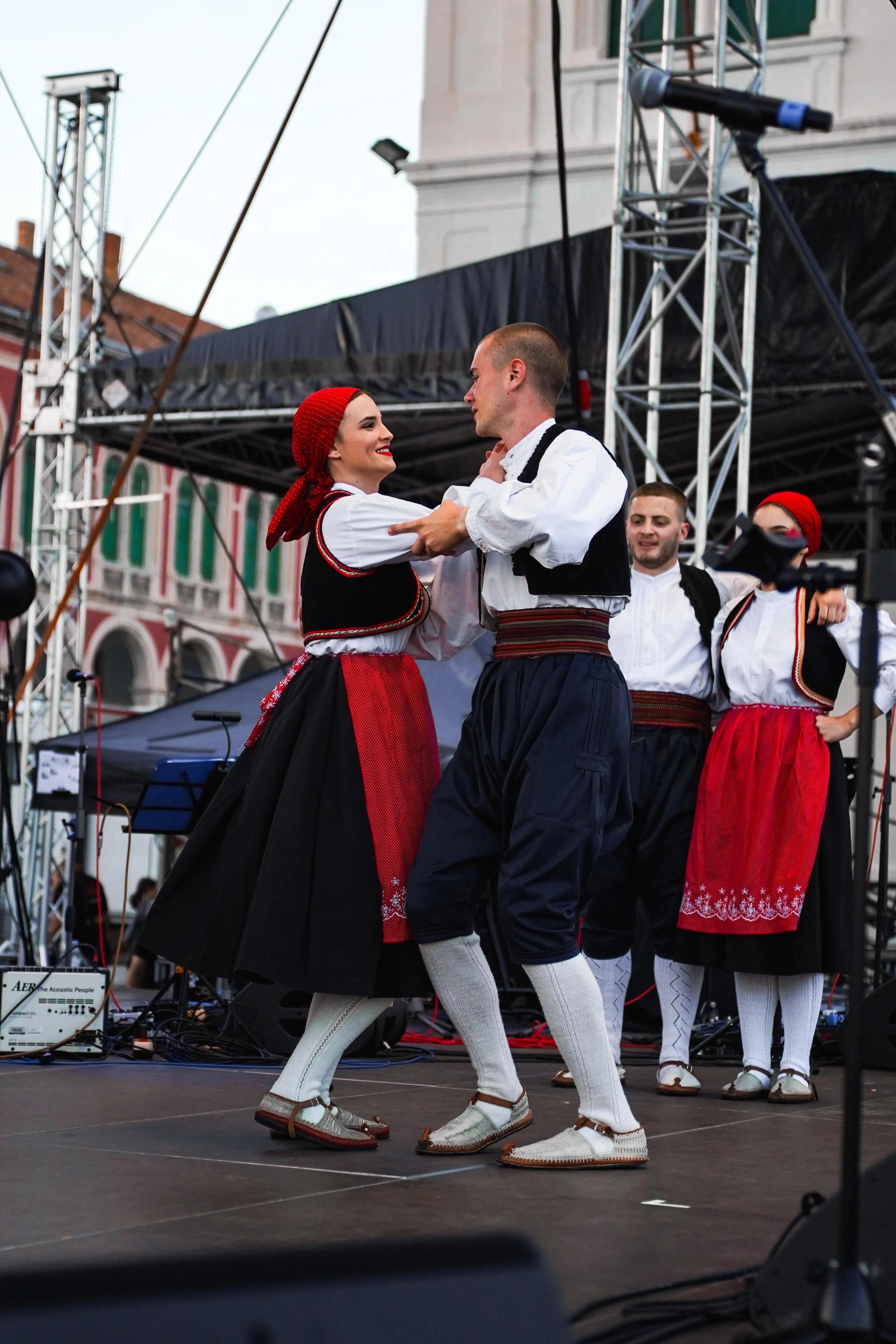 Mostarski i Splitski folkloraši zajedno napravili spektakularan koncert 