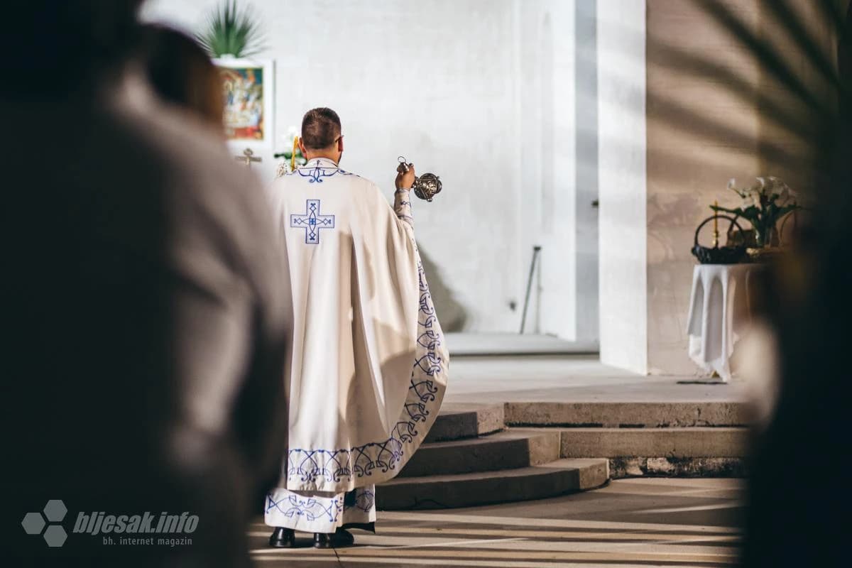 Pravoslavci nakon 24. godne u Sabornom hramu proslavili Vaskrs