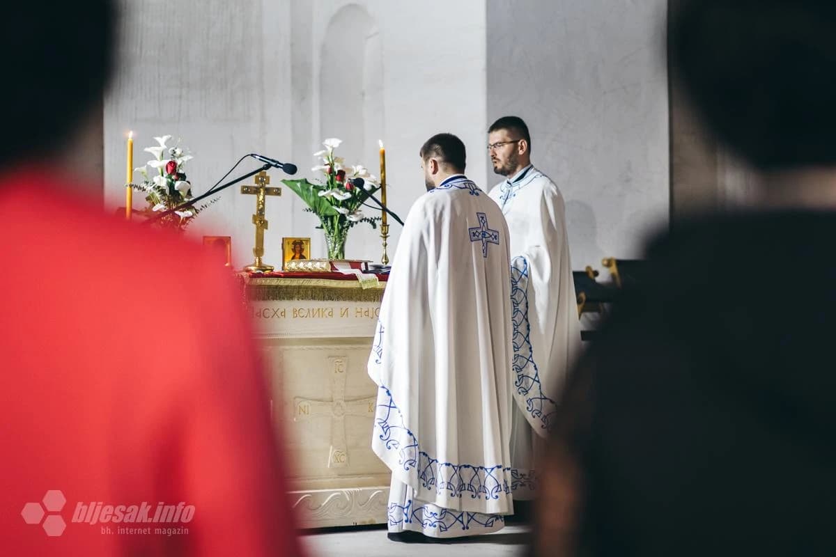 Pravoslavci nakon 24. godne u Sabornom hramu proslavili Vaskrs
