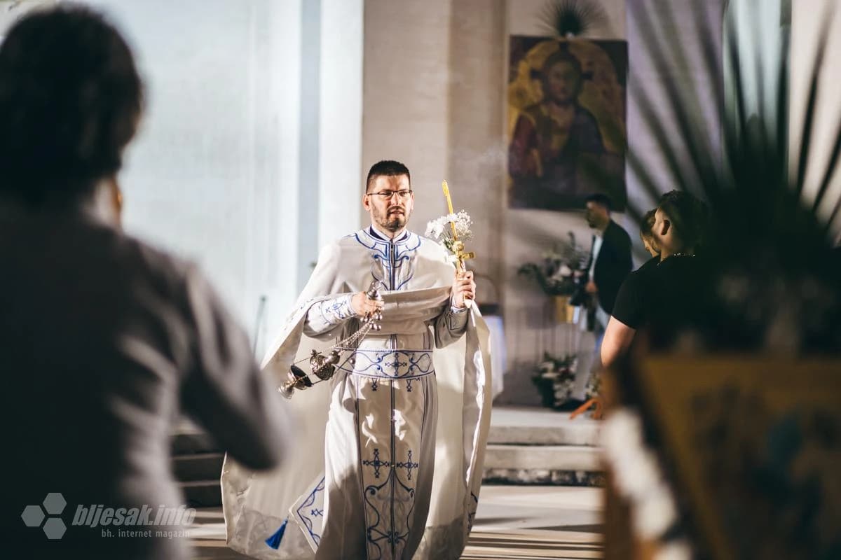 Pravoslavci nakon 24. godne u Sabornom hramu proslavili Vaskrs