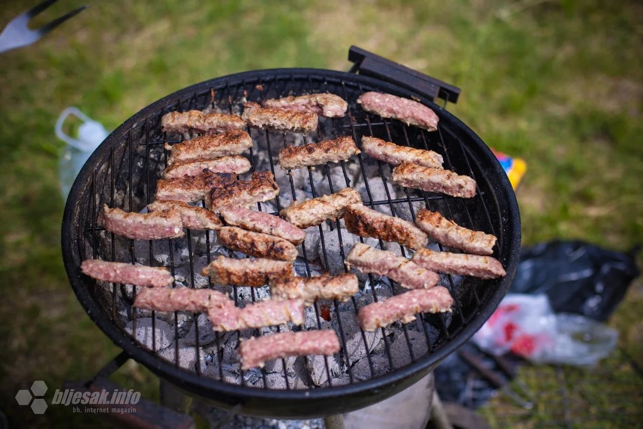 Proslava 1. Maja na mostarskom izletištu Bunica