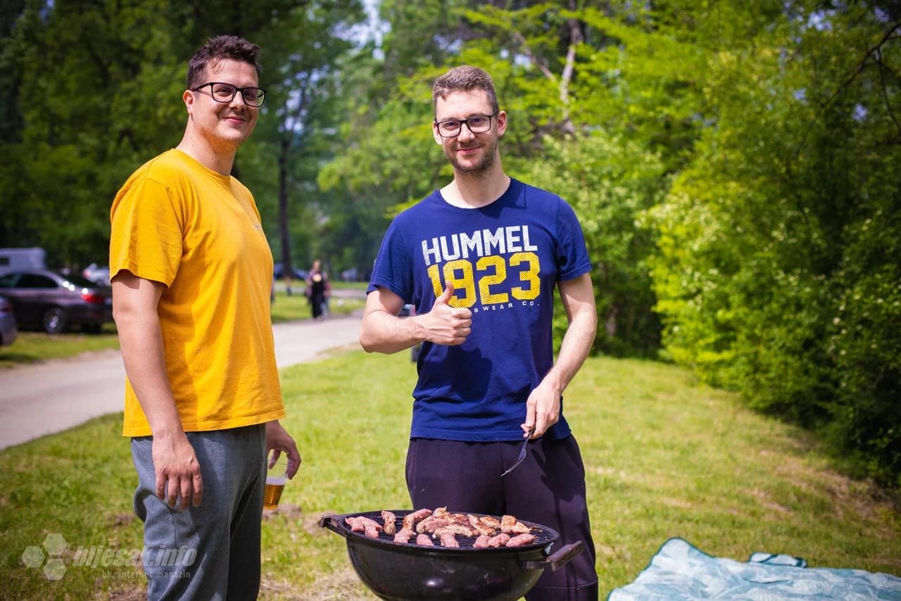 Proslava 1. Maja na mostarskom izletištu Bunica