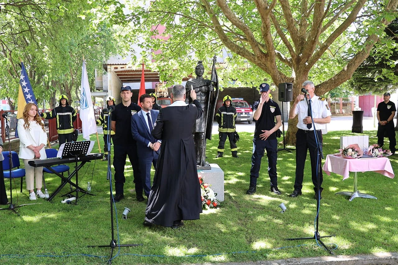 Vatrogasci proslavili svoj dan, otkriven i kip sv. Florijana 