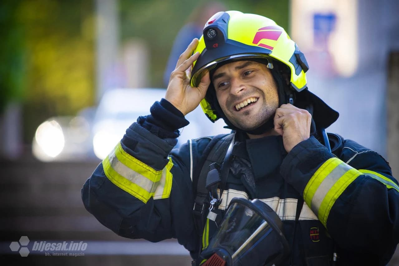 Vatrogasci pod punom opremom trčali Velikim stepenicama