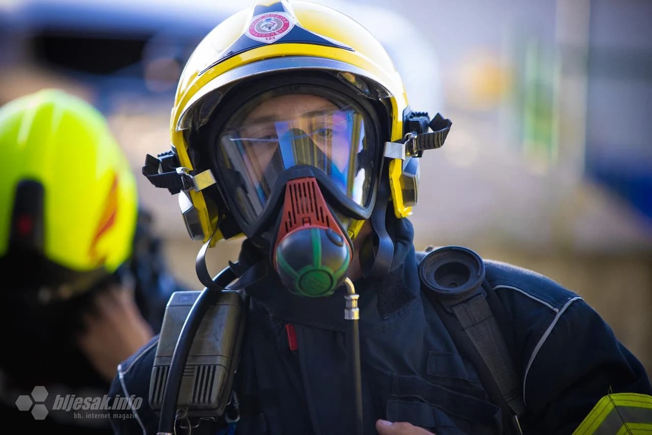 Vatrogasci pod punom opremom trčali Velikim stepenicama