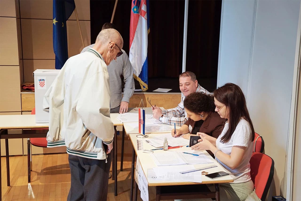 Glasovanje u Sarajevu za parlamentarne izbore u Hrvatskoj