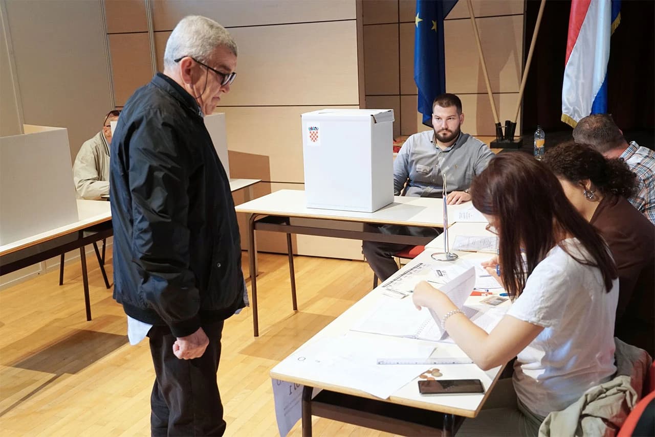 Glasovanje u Sarajevu za parlamentarne izbore u Hrvatskoj