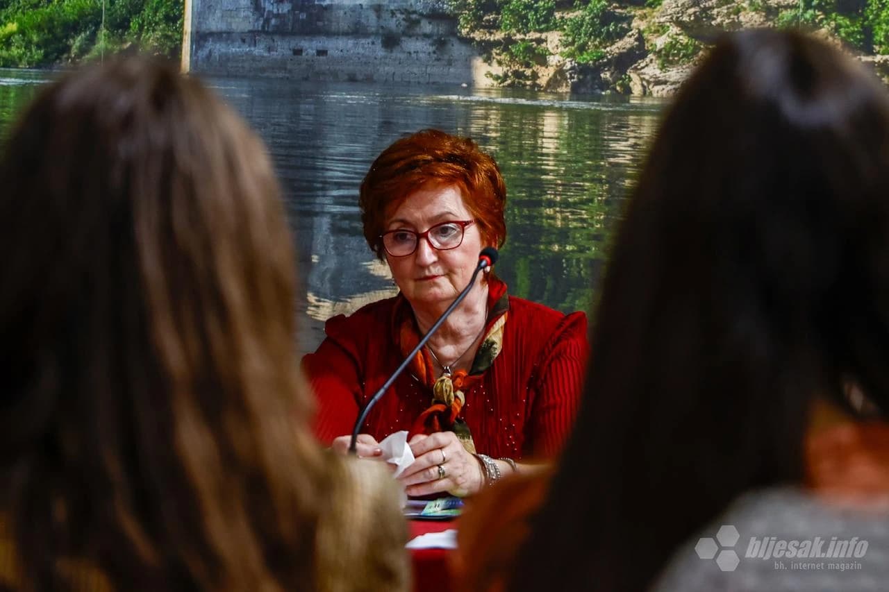 Predstavljeno udruženje književnica i ljubitelja umjetnosti ''Žena sa knjigom''