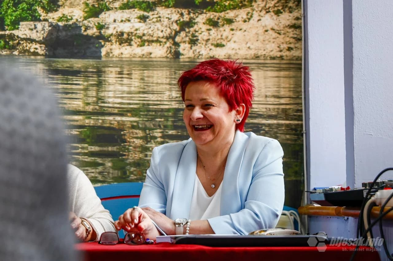 Predstavljeno udruženje književnica i ljubitelja umjetnosti ''Žena sa knjigom''