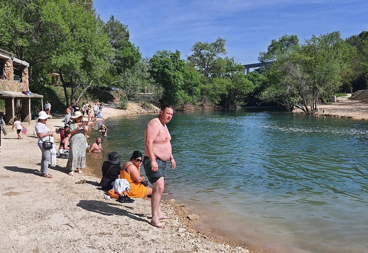 Turisti na vodopadu Kravica