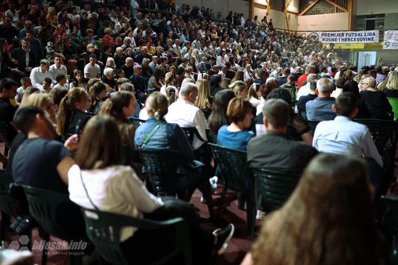 Bosanska diva poklonila Mostaru koncert pun ljubavi 