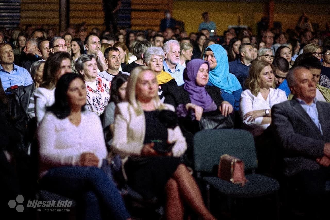 Bosanska diva poklonila Mostaru koncert pun ljubavi 