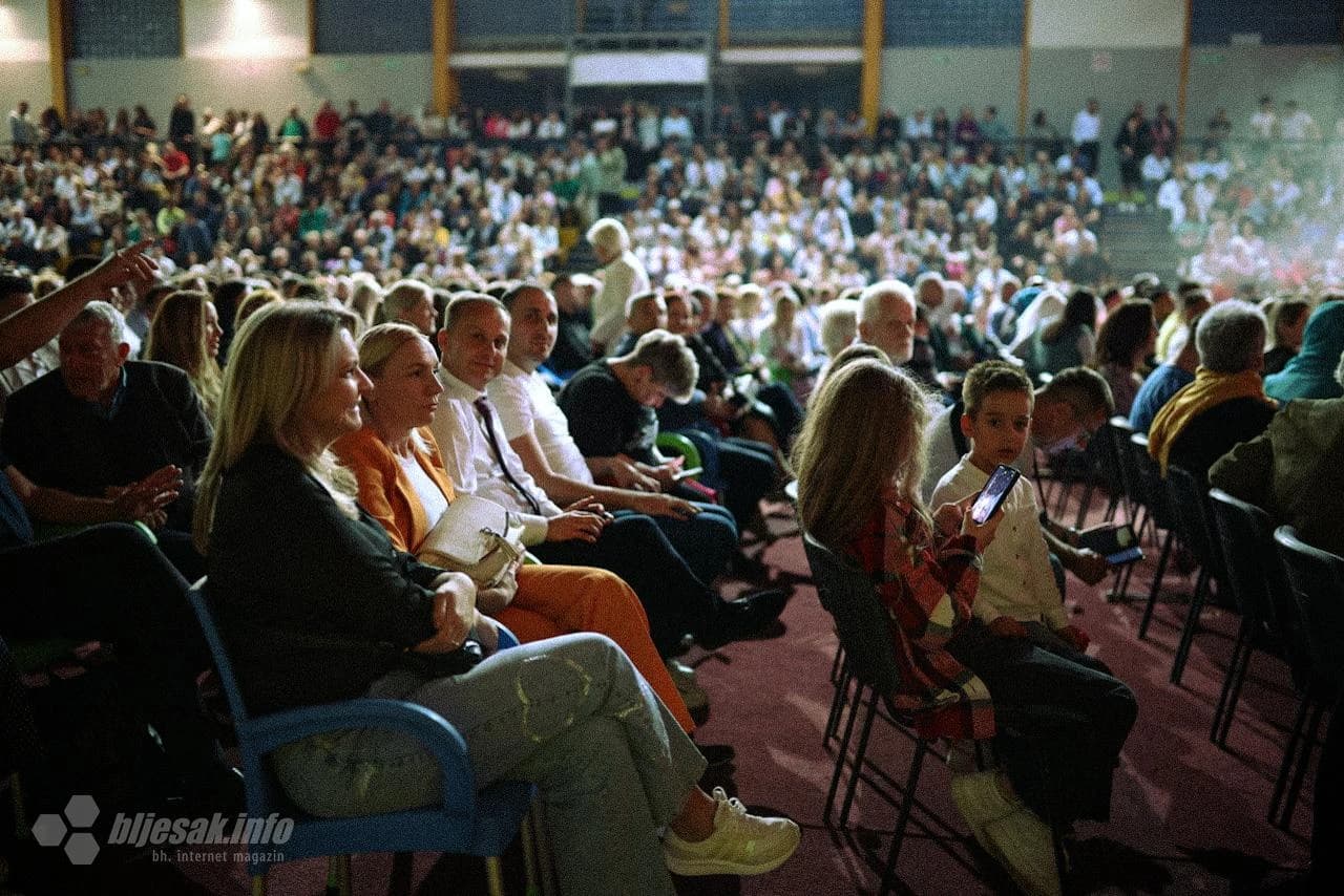 Bosanska diva poklonila Mostaru koncert pun ljubavi 