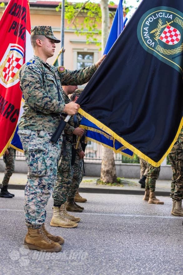 32. obljetnica osnutka HVO-a - mimohod i paljenje svijeća u Mostaru
