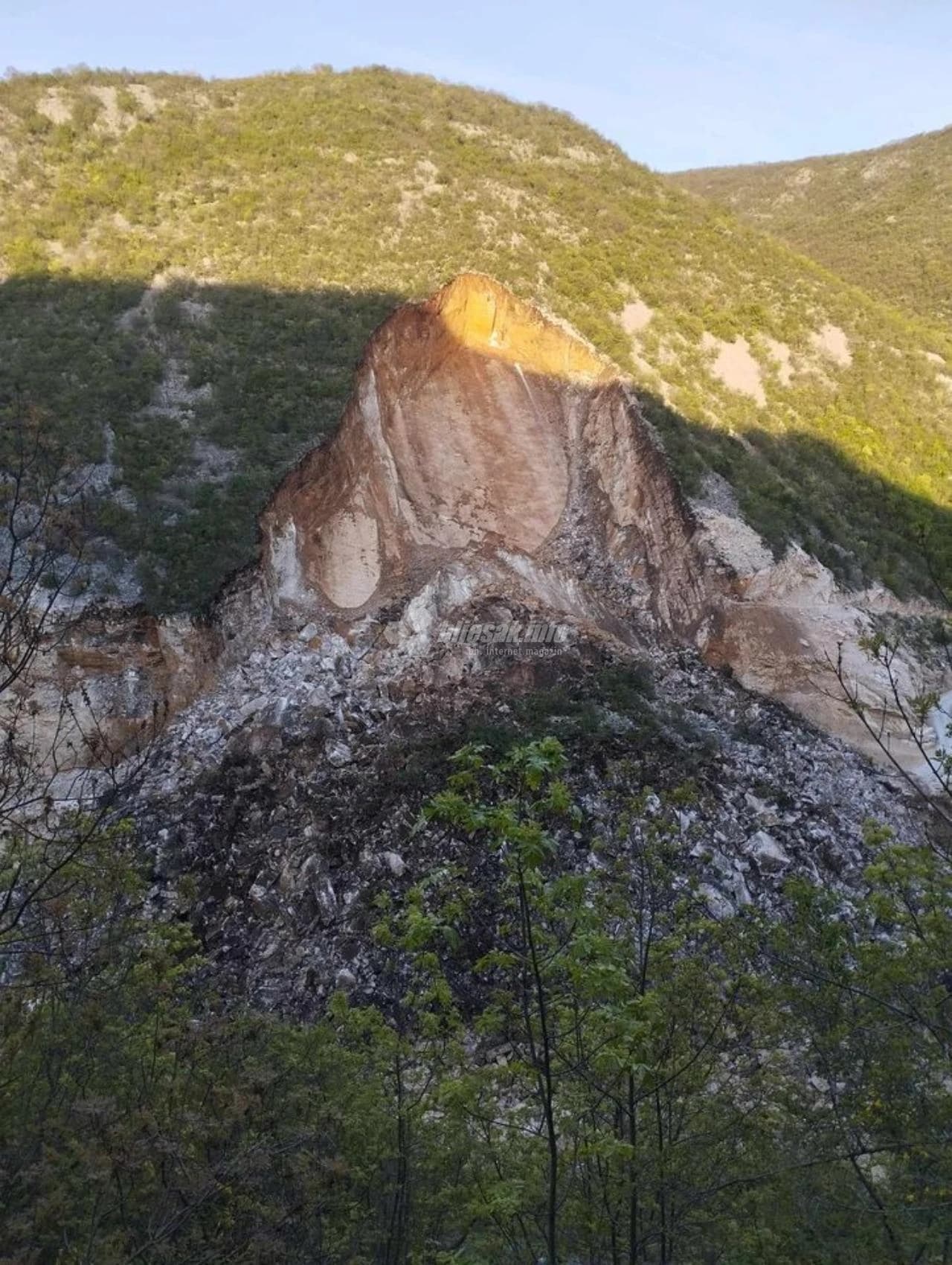  Veliki odron zemlje u Bijeloj