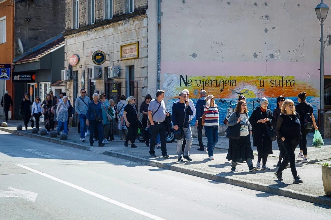 Ulice Trebinja prepune ljudi