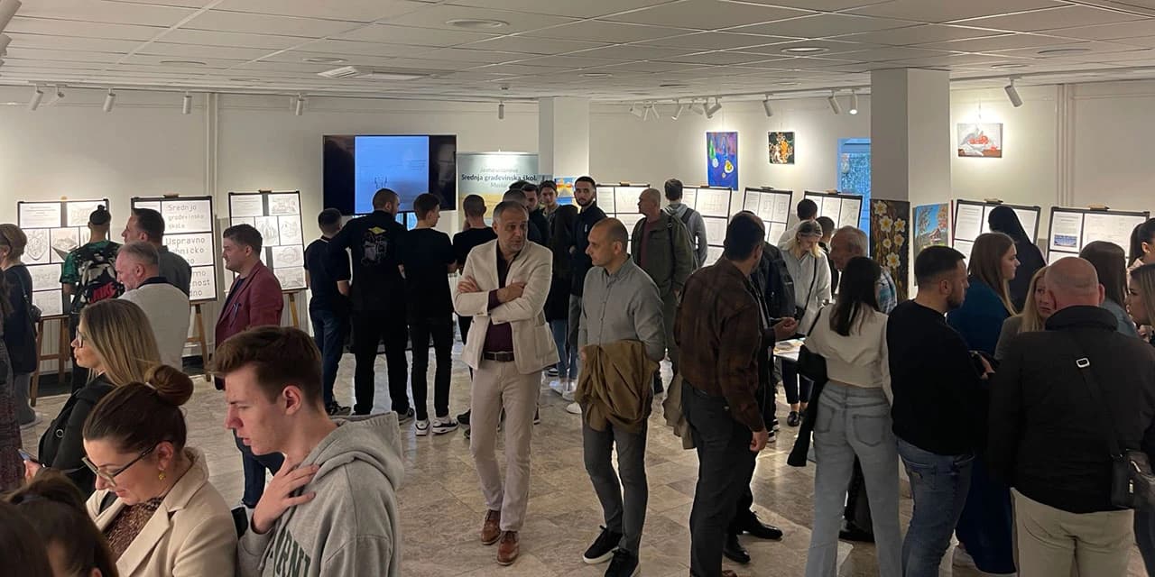 Velik broj posjetitelja...