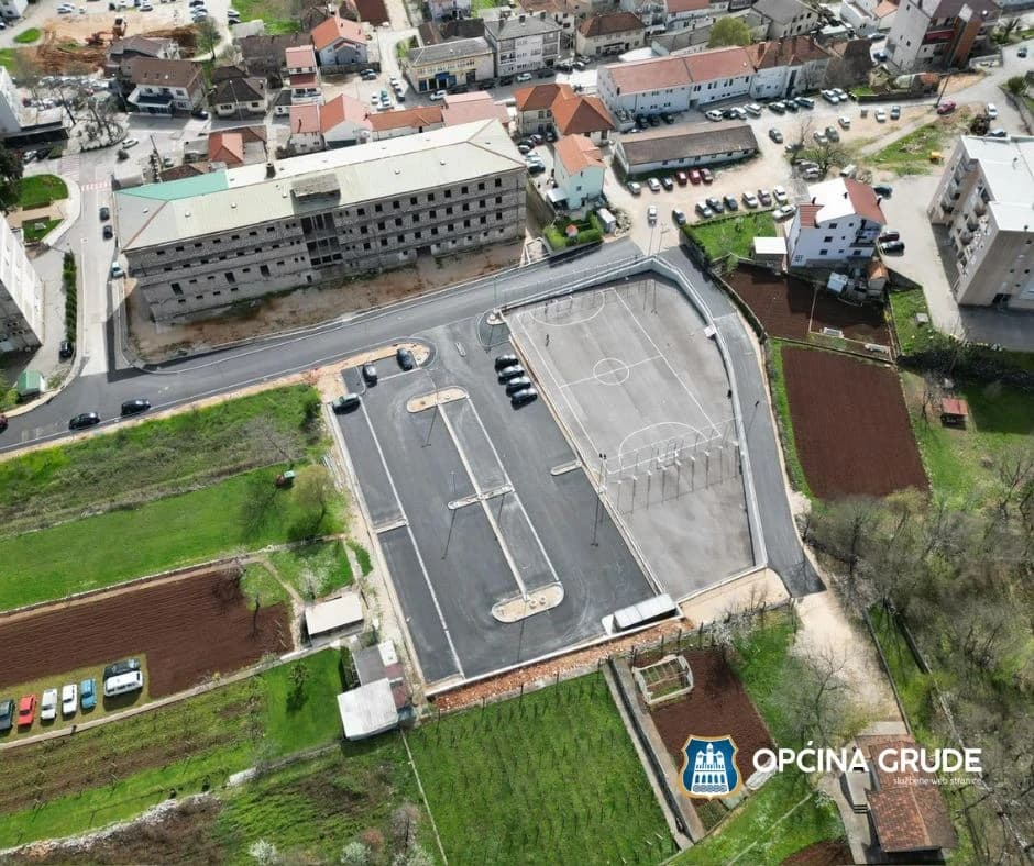 Slijedi opremanje parkirališta s nužnom opremom