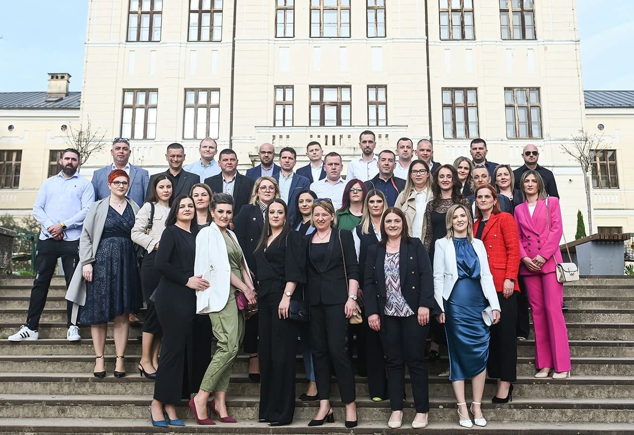 Nekadašnji učenici i učenice Srednje strukovne škole Široki Brijeg obilježili 20 godina mature