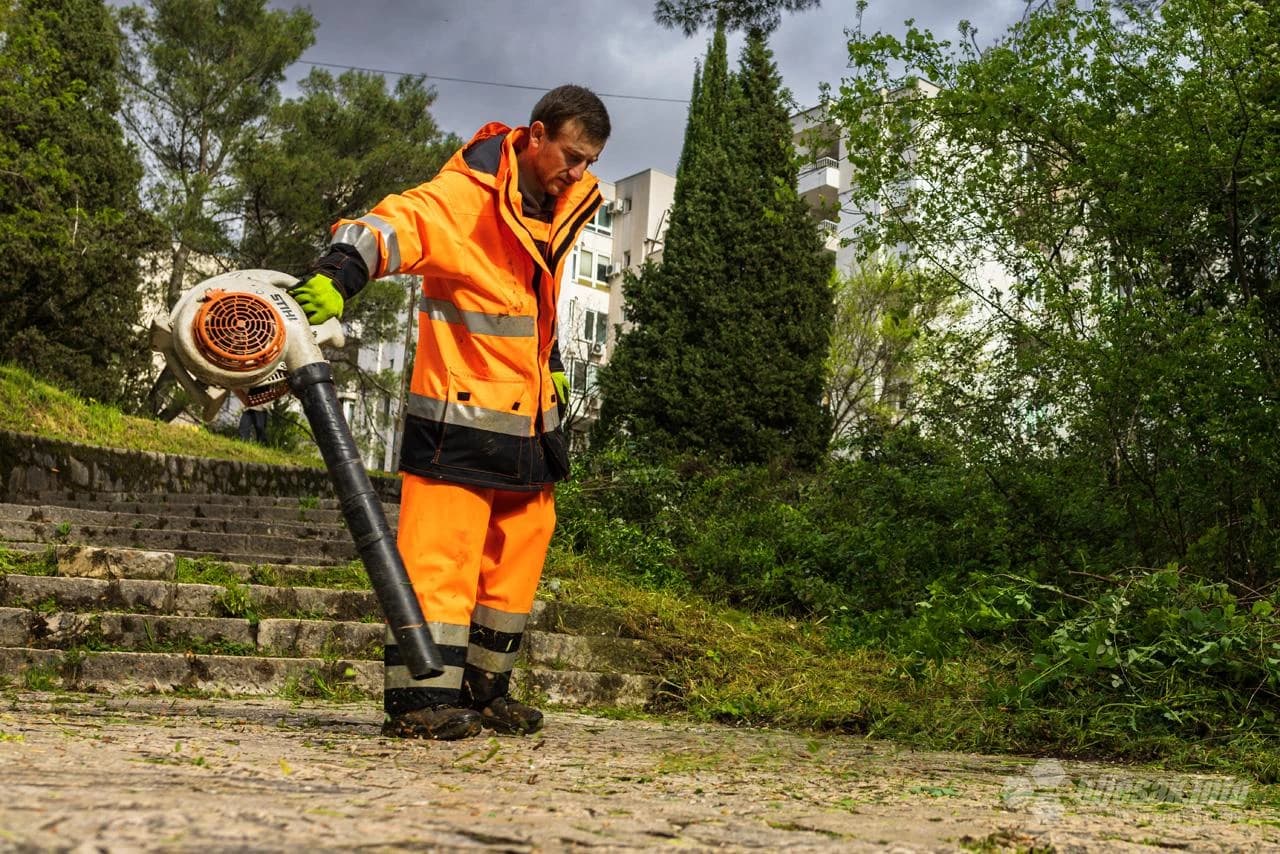 Male stepenice vode prema naselju Bijeli brijeg...