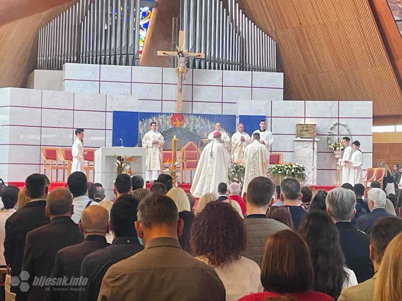 Biskup Palić na Uskrs slavio euharistiju u mostarskoj katedrali